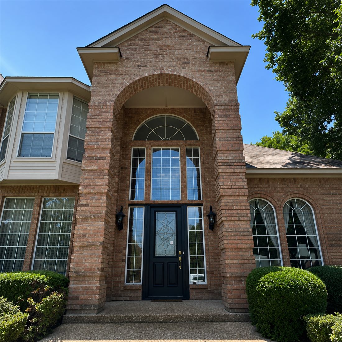 Elegant brick archway entryway built by Pfleger Masonry